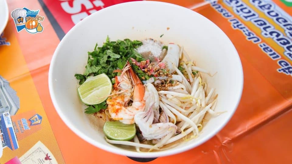 เกาเหลาแห้งต้มยำทะเล เป็นเมนูที่เหมาะสำหรับคนที่ชอบกินเผ็ด ทางร้านปรุงถึงเครื่อง แซ่บซี๊ดอย่าบอกใคร