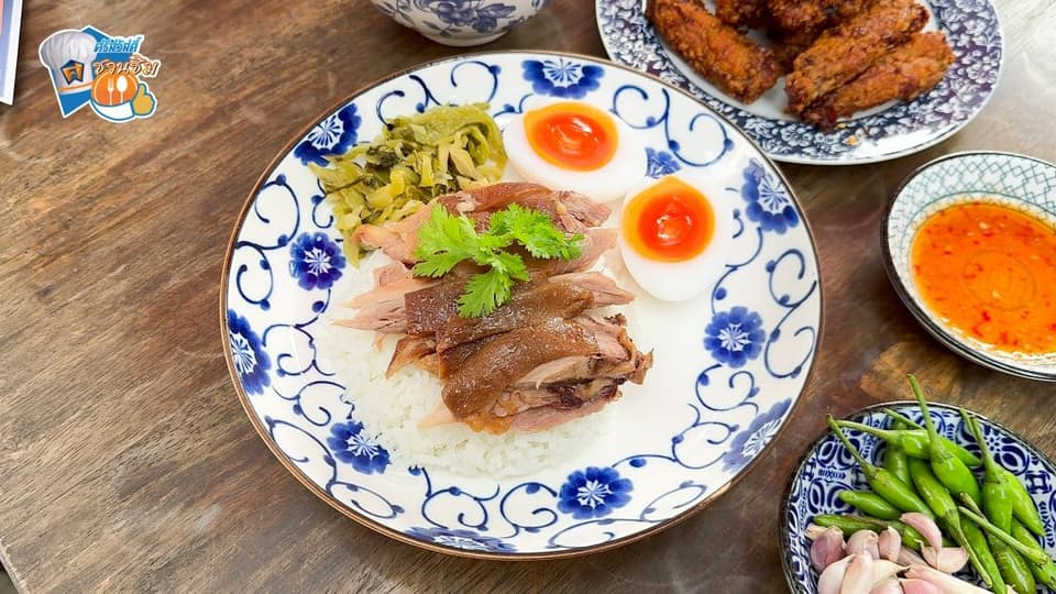 ข้าวขาหมูจัดจานมาน่ากิน เสิร์ฟพร้อมน้ำราดสูตรเด็ด รสชาติกลมกล่อม