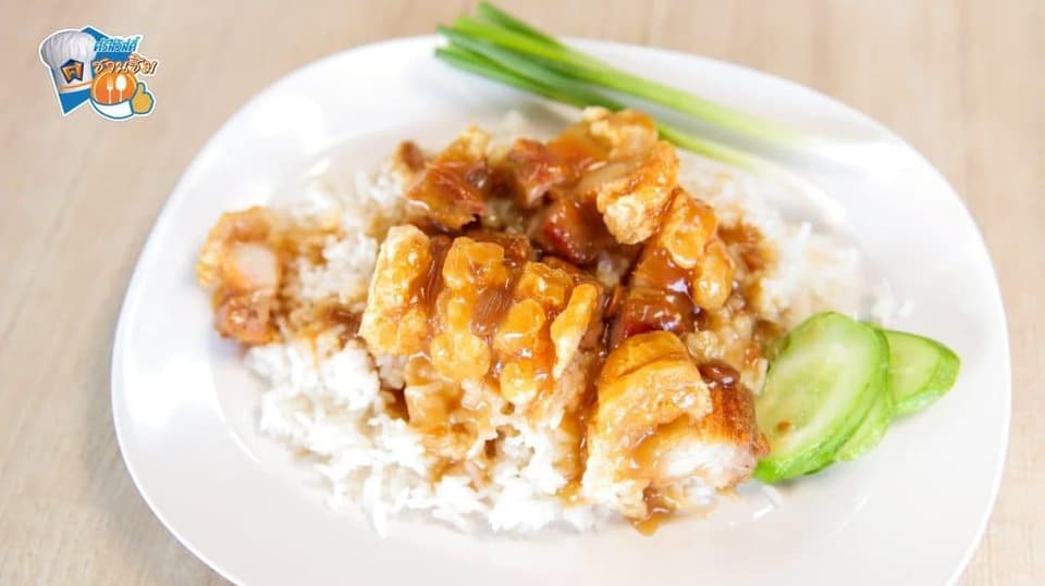 ต้มเลือดหมูน้ำซุปใส เมนูต้มเลือดหมูน้ำซุปใส รสชาติกลมกล่อม ซดคล่องคอ หอมกลิ่นพริกไทย กระเทียม และรากผักชีแบบซุปสูตรดั้งเดิม