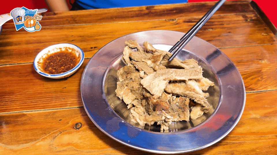 ใครที่เป็นสายเนื้อบอกเลยว่าห้ามพลาดกับเมนูนี้ ในชุดประกอบไปด้วย เนื้อน่องลาย ใบพาย ผ้าขี้ริ้ว ลูกชิ้นเนื้อ
