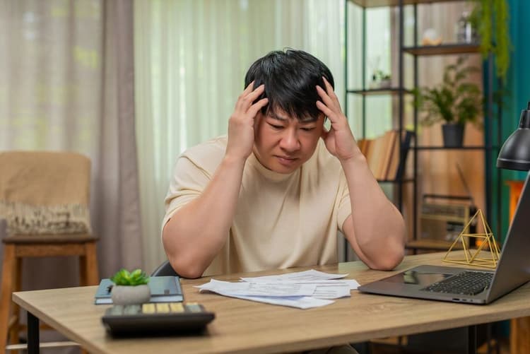 ผู้ชายมีปัญหาการเงิน ต้องการหาเงิน 30,000 บาทอย่างเร่งด่วน
