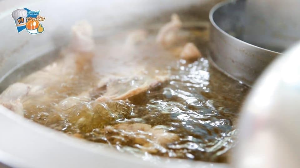 นอกจากอาหารตามสั่งแล้วยังมีเมนูก๋วยเตี๋ยวที่เด็ดไม่แพ้กัน