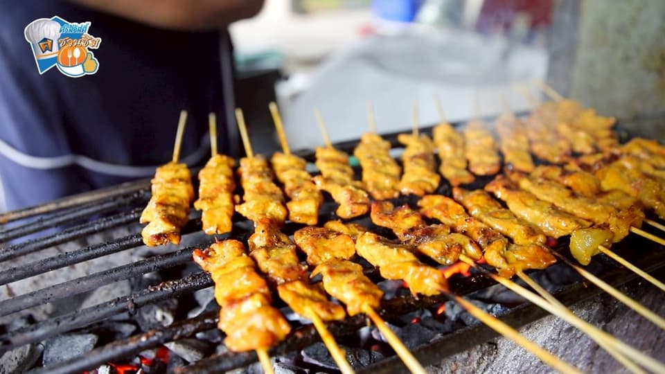 หมูสะเต๊ะย่างมากลิ่นหอมน่ากิน มาที่ร้านต้องห้ามพลาด