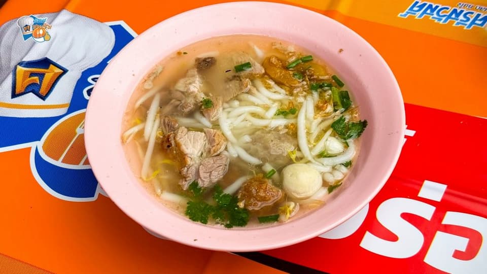 เส้นเกี้ยมอี๋พร้อมน้ำซุปกระดูกหมู หอมอร่อยเกินคำบรรยาย