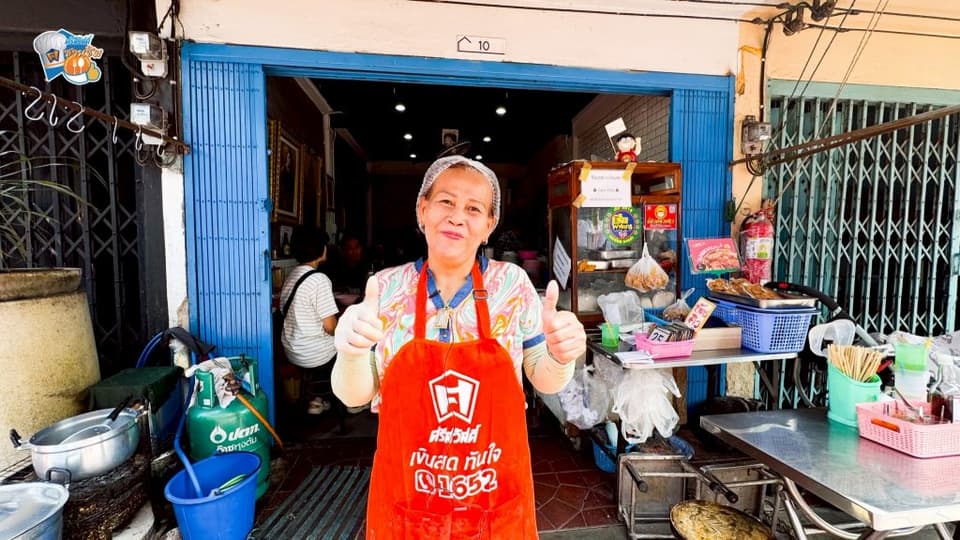 คุณกานดา เจ้าของร้านบะหมี่ตู้ไม้