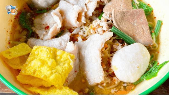 ร้านก๋วยเตี๋ยวต้มยำยอดฟักแม้ว สูตรเด็ด ย่านเทพรักษ์