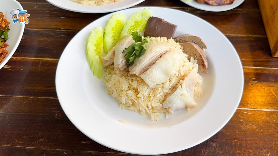 เอ็นข้อไก่มีความนุ่ม หนึบ เด้ง กรุบๆ ไม่มีความเหนียวเลยสักนิด เคี้ยวสนุกละมุนลิ้นมากๆ