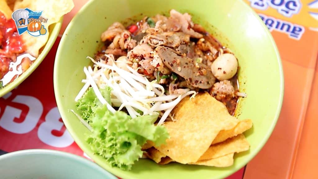 ก๋วยเตี๋ยวต้มยำยายฮันปิ่นเกล้า เครื่องแน่น ชามเดียวอิ่ม